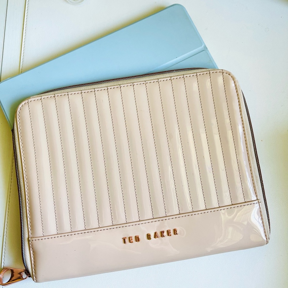Stunning Ted Baker Light Pink Nude Rose Gold Patent Leather iPad Tablet Case